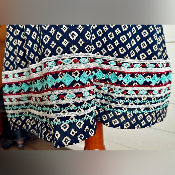 NWT! THML NAVY BOHEMIAN FAYE EMBROIDERED DRESS
SIZE: MEDIUM - Picture 3 of 9